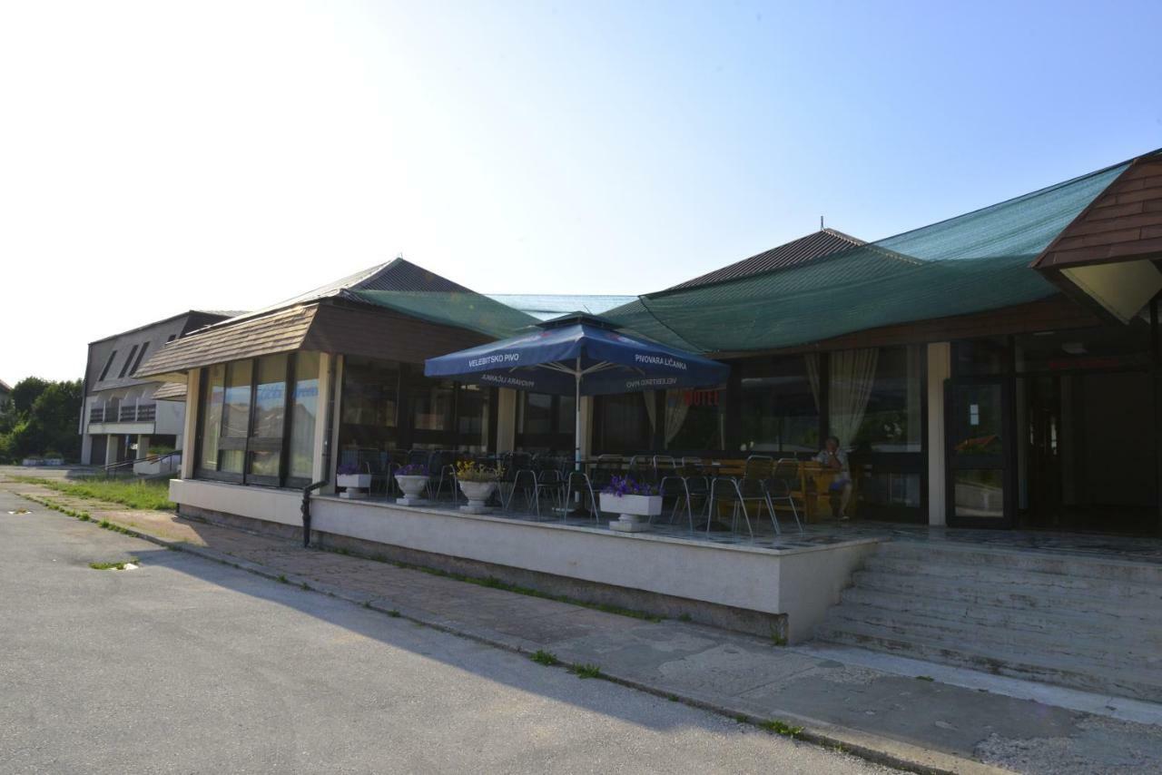 Licki Krovovi Gracac  Exterior photo